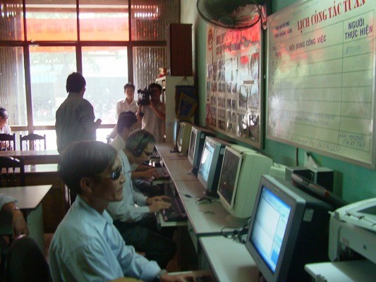 Vietnamese blind given Braille school materials - ảnh 1